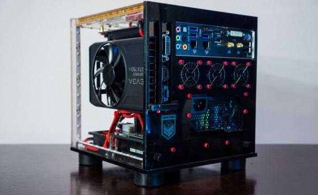 46993_03_check-drool-worthy-custom-minecraft-pc.jpg